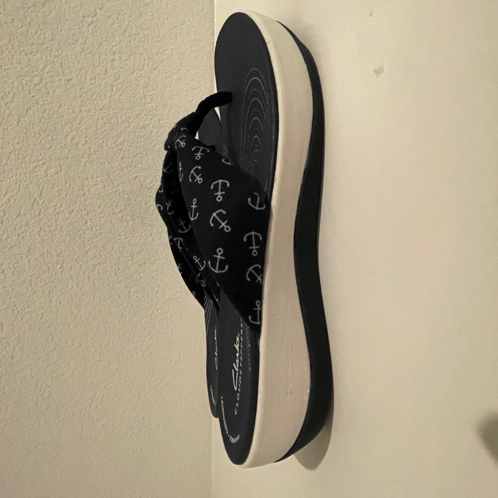CLARKS Cloudstepper Flip Flop Sandals - Navy/White - Picture 11 of 12